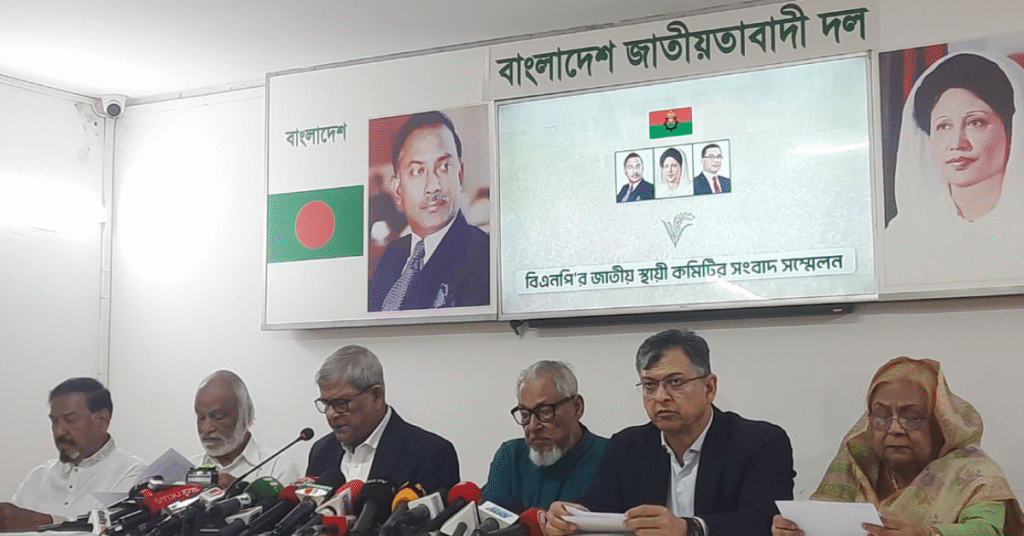 জুলাই সনদ বাস্তবায়নে সুপারিশ একপেশে: মির্জা ফখরুল বিএনপি মহাসচিব মির্জা ফখরুল ইসলাম আলমগীর গুলশানে সংবাদ সম্মেলনে বক্তব্য দিচ্ছেন