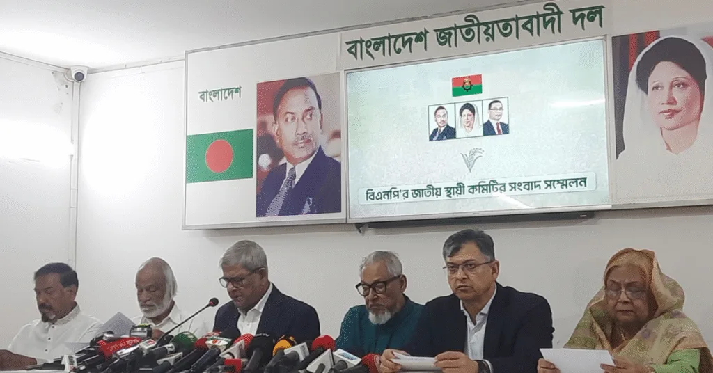 বিএনপি মহাসচিব মির্জা ফখরুল ইসলাম আলমগীর গুলশানে সংবাদ সম্মেলনে বক্তব্য দিচ্ছেন