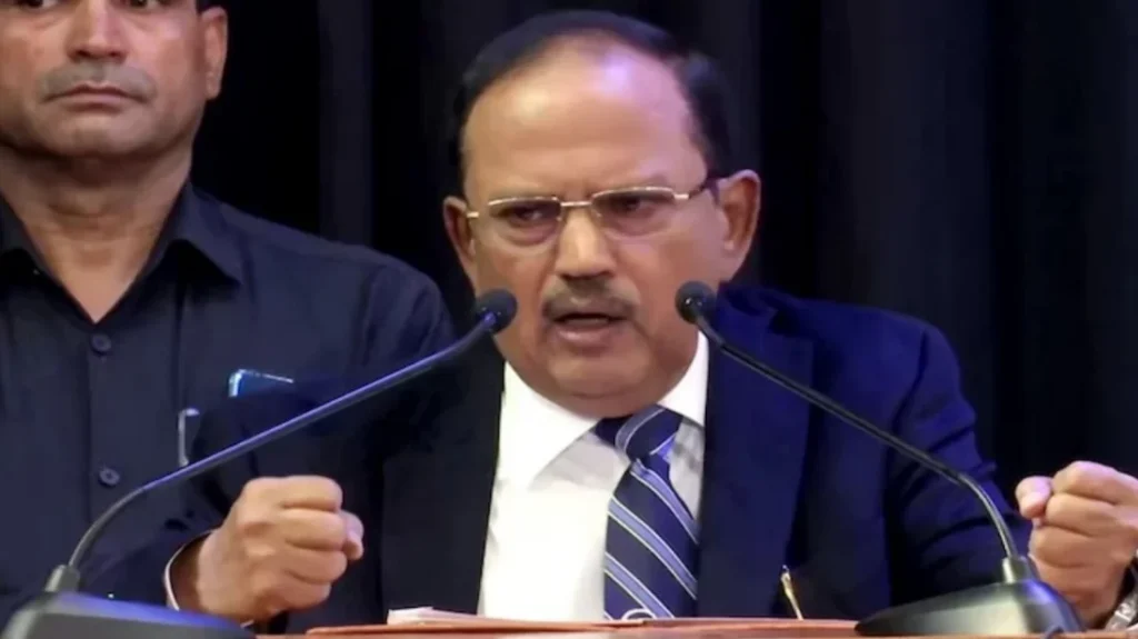 ভারতের জাতীয় নিরাপত্তা উপদেষ্টা অজিত দোভাল বক্তব্য দিচ্ছেন