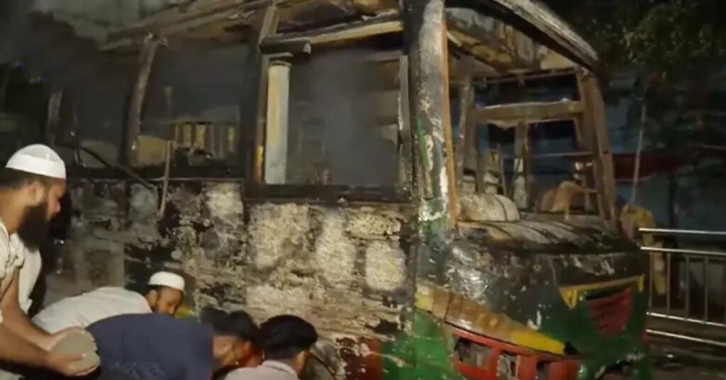 অগ্নিকাণ্ডে পুড়ে যাওয়া বাস