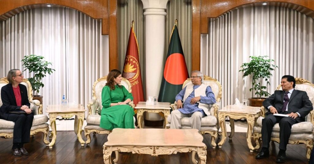 আগামী নির্বাচনে আওয়ামী লীগ অংশ নেবে না: প্রধান উপদেষ্টা ইউনূস ব্রিটিশ উন্নয়ন মন্ত্রীর সঙ্গে বৈঠকে প্রধান উপদেষ্টা ড. মুহাম্মদ ইউনূস