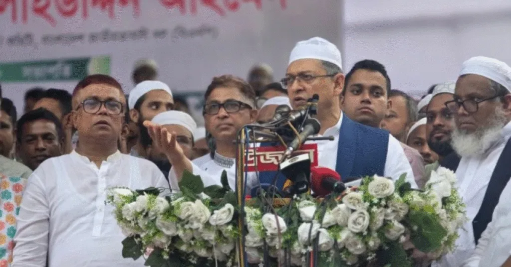 নারায়ণগঞ্জের মাসদাইর ঈদগাহে আজমতে সাহাবা সম্মেলনে বক্তব্য দিচ্ছেন বিএনপি নেতা সালাহউদ্দিন আহমদ