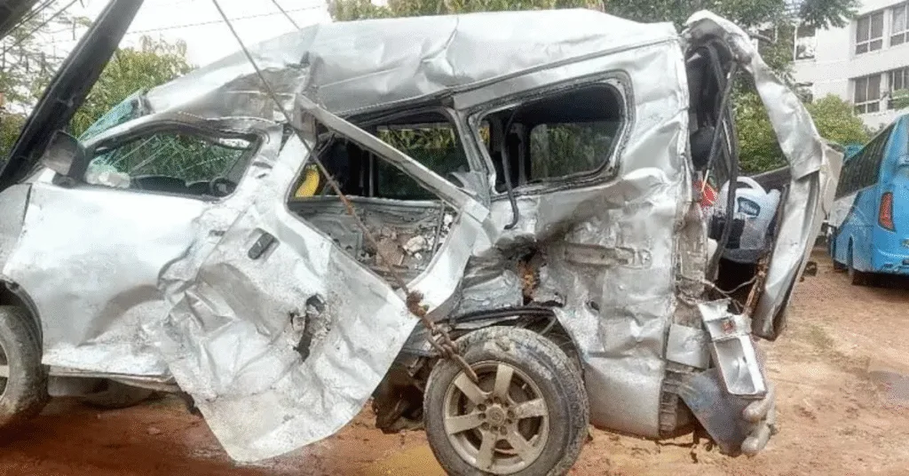 দুর্ঘটনা কবলিত মাইক্রোবাস