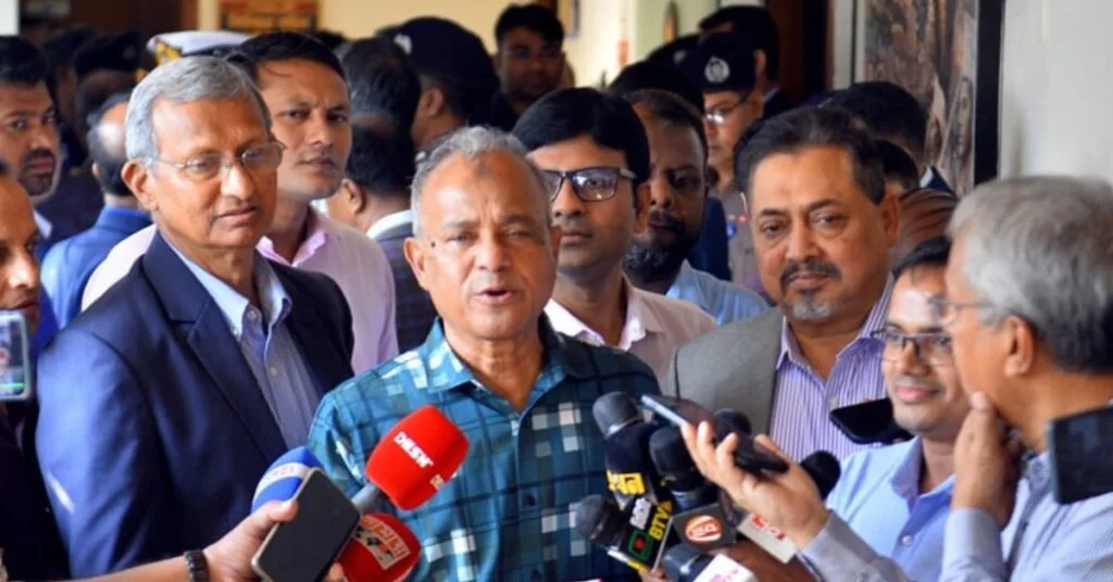 সচিবালয়ে স্বরাষ্ট্র উপদেষ্টার ব্রিফিংয়ে বিজয় দিবসের নিরাপত্তা আলোচনা