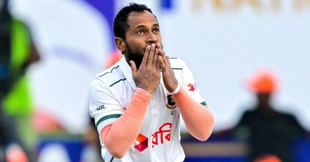 শততম টেস্টে সেঞ্চুরি উদযাপন করছেন মুশফিকুর রহিম