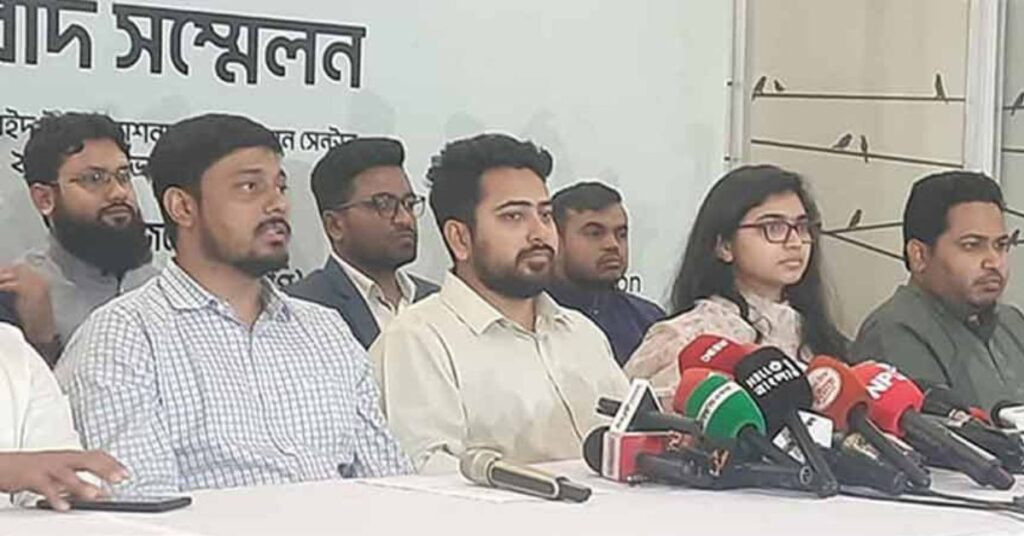 ঢাকায় এনসিপির সংবাদ সম্মেলনে বক্তব্য দিচ্ছেন নাহিদ ইসলাম