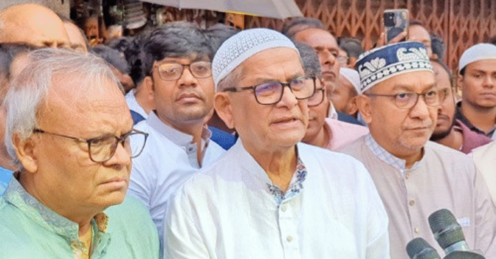 নয়াপল্টনে দোয়া মাহফিলে বক্তব্য দিচ্ছেন মির্জা ফখরুল