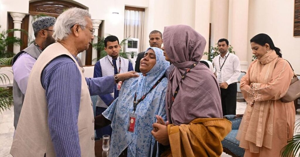 ওসমান হাদির পরিবারের সঙ্গে প্রধান উপদেষ্টার সাক্ষাৎ, সর্বোত্তম চিকিৎসা নিশ্চিতের আশ্বাস ওসমান হাদির পরিবারের সঙ্গে প্রধান উপদেষ্টার সাক্ষাৎ
