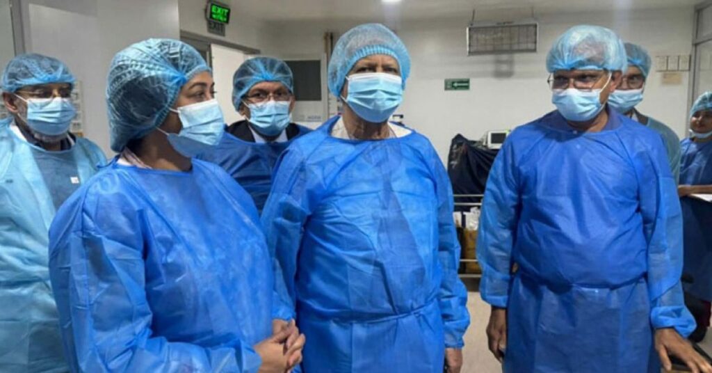 খালেদা জিয়ার চিকিৎসায় সব ধরনের সহায়তার আশ্বাস প্রধান উপদেষ্টার এভারকেয়ার হাসপাতালে প্রধান উপদেষ্টার আগমন